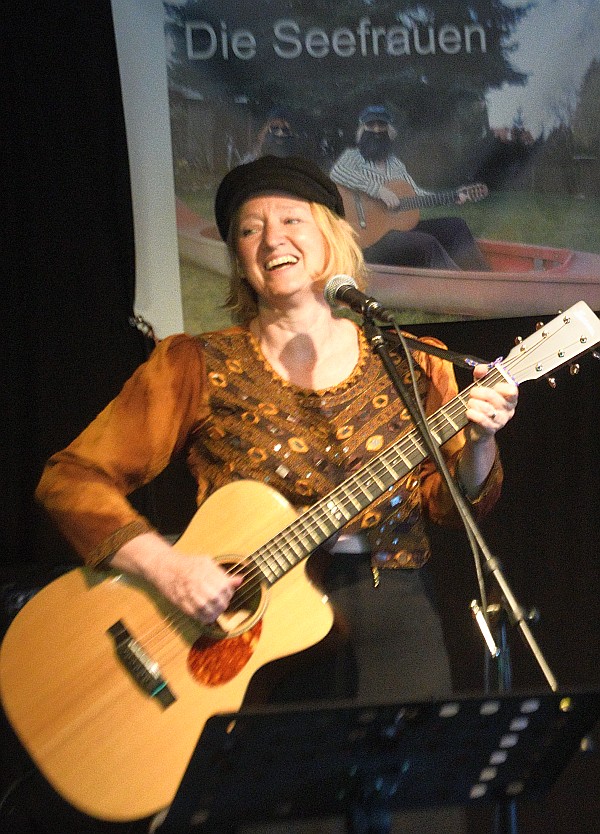 Ilka an der Gitarre